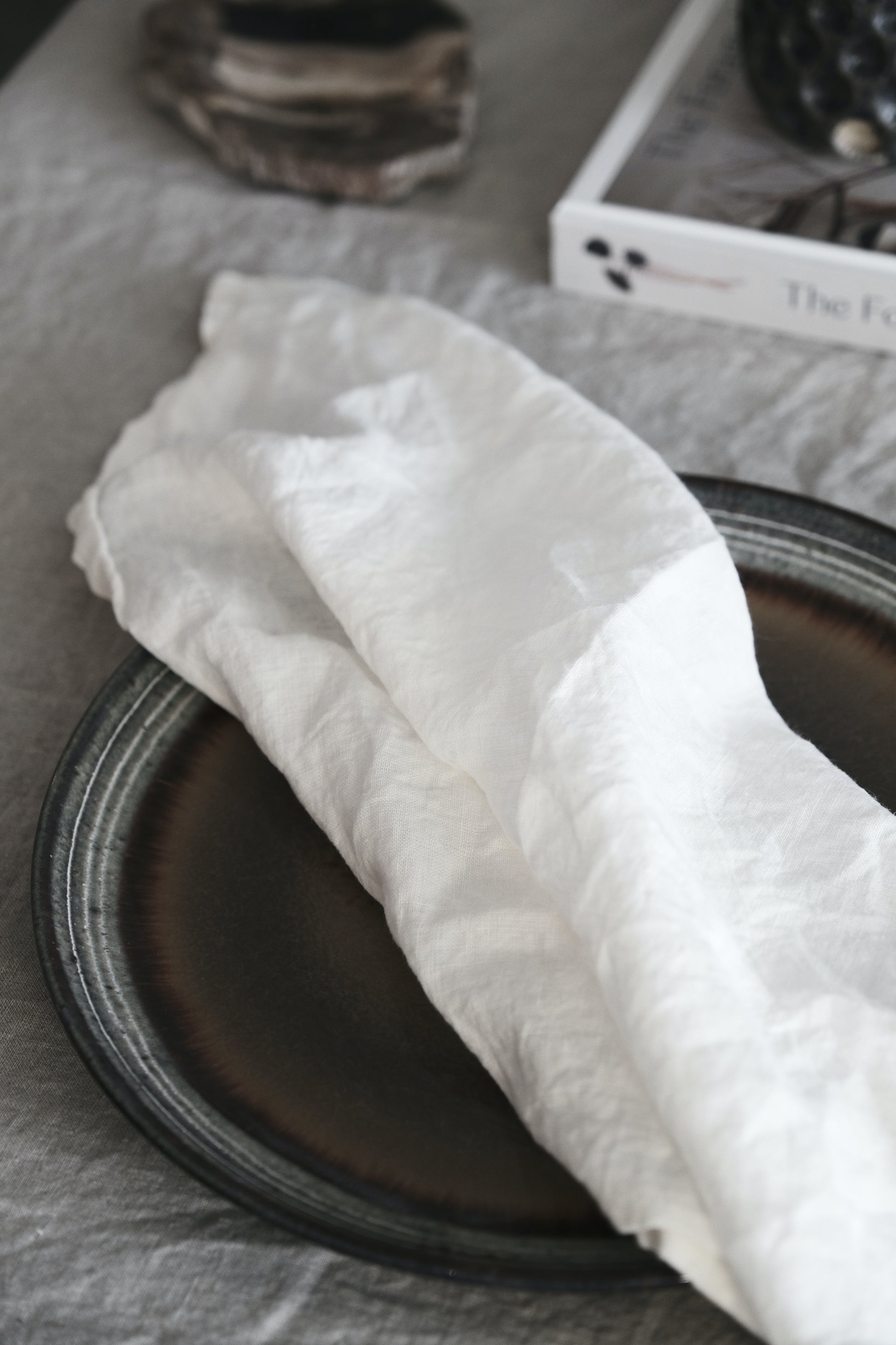 Image of Terra Cruda's dining collection with the Puglia linen napkins