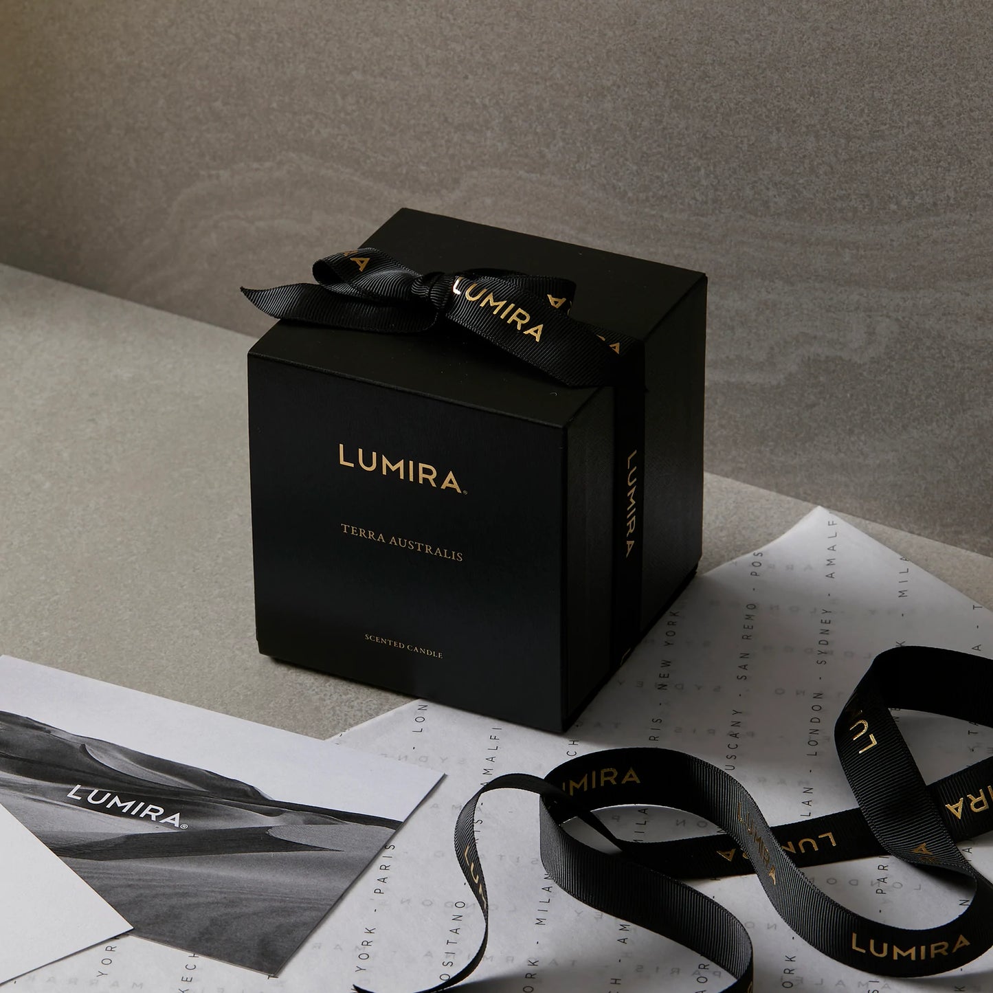 Image of a Lumira candle from Terra Cruda's home fragrance collection